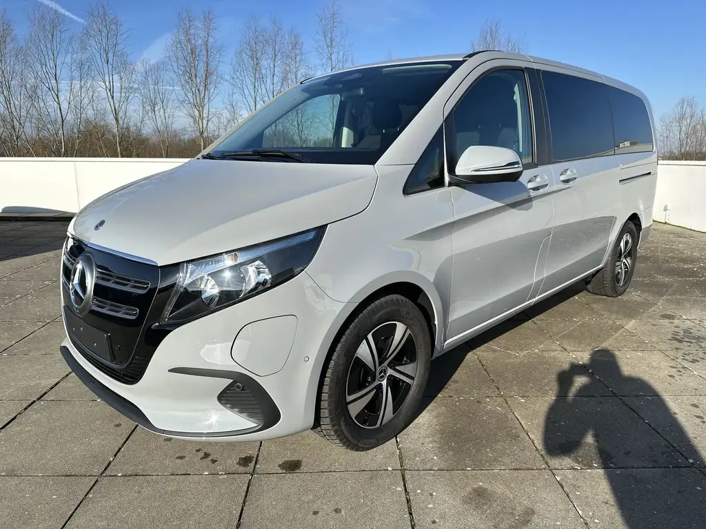 Mercedes-Benz EQV 300 2024 из Европы — купить под ключ