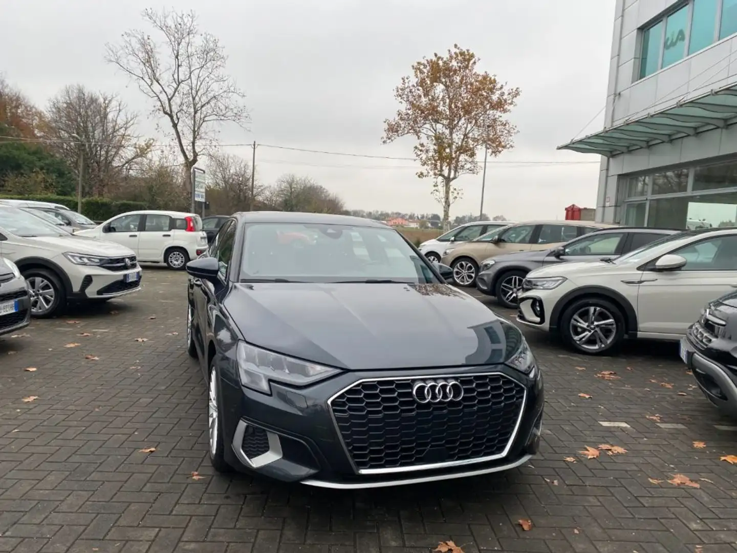 Audi A3 SPB 35 TFSI S tronic Business Advanced Grigio - 2