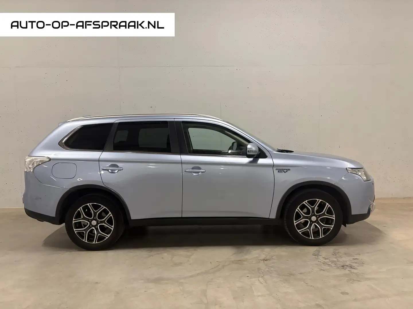 Mitsubishi Outlander 2.0 PHEV Limited Edition X-Line Dak Leer Modrá - 1