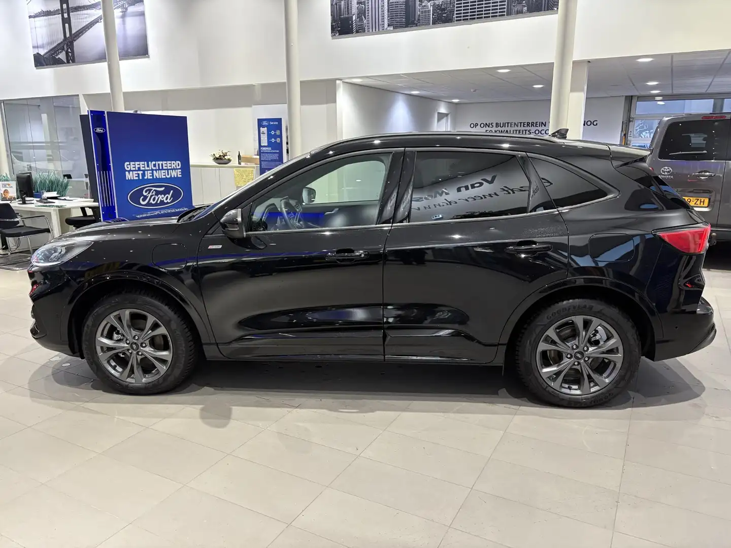 Ford Kuga 2.5 PHEV ST-Line X Aut. | Winterpack | Panoramadak Zwart - 2