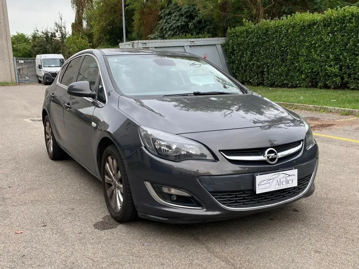 Opel Astra Astra IV 2010 5p 1.7 cdti ecoflex Business s Gris - 1