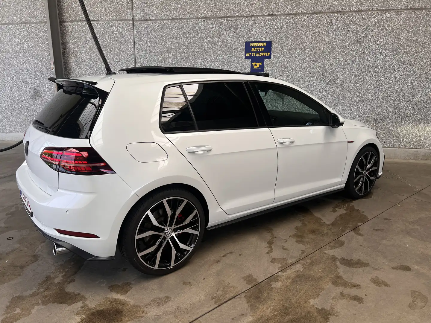 Volkswagen Golf GTI (BlueMotion Technology) DSG Performance - 2