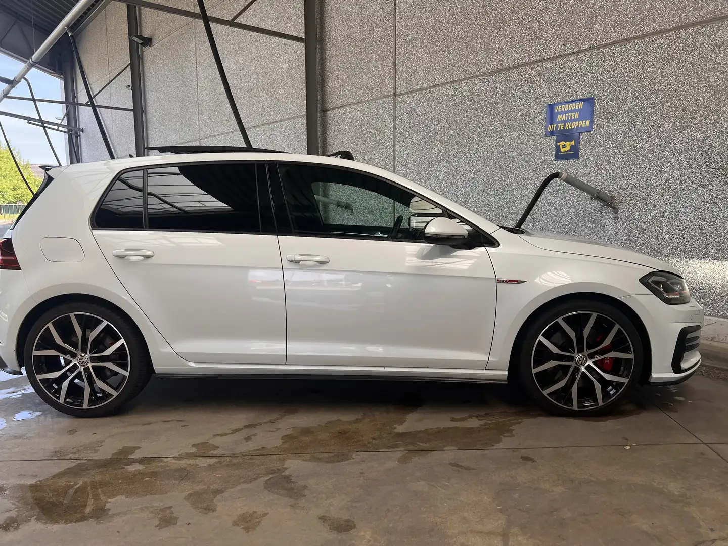 Volkswagen Golf GTI (BlueMotion Technology) DSG Performance - 1
