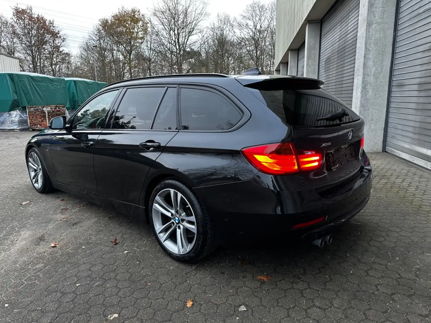 BMW 335 d xDrive Touring Sport*HUD*Pano*LED*PDC*Euro6 Schwarz - 2