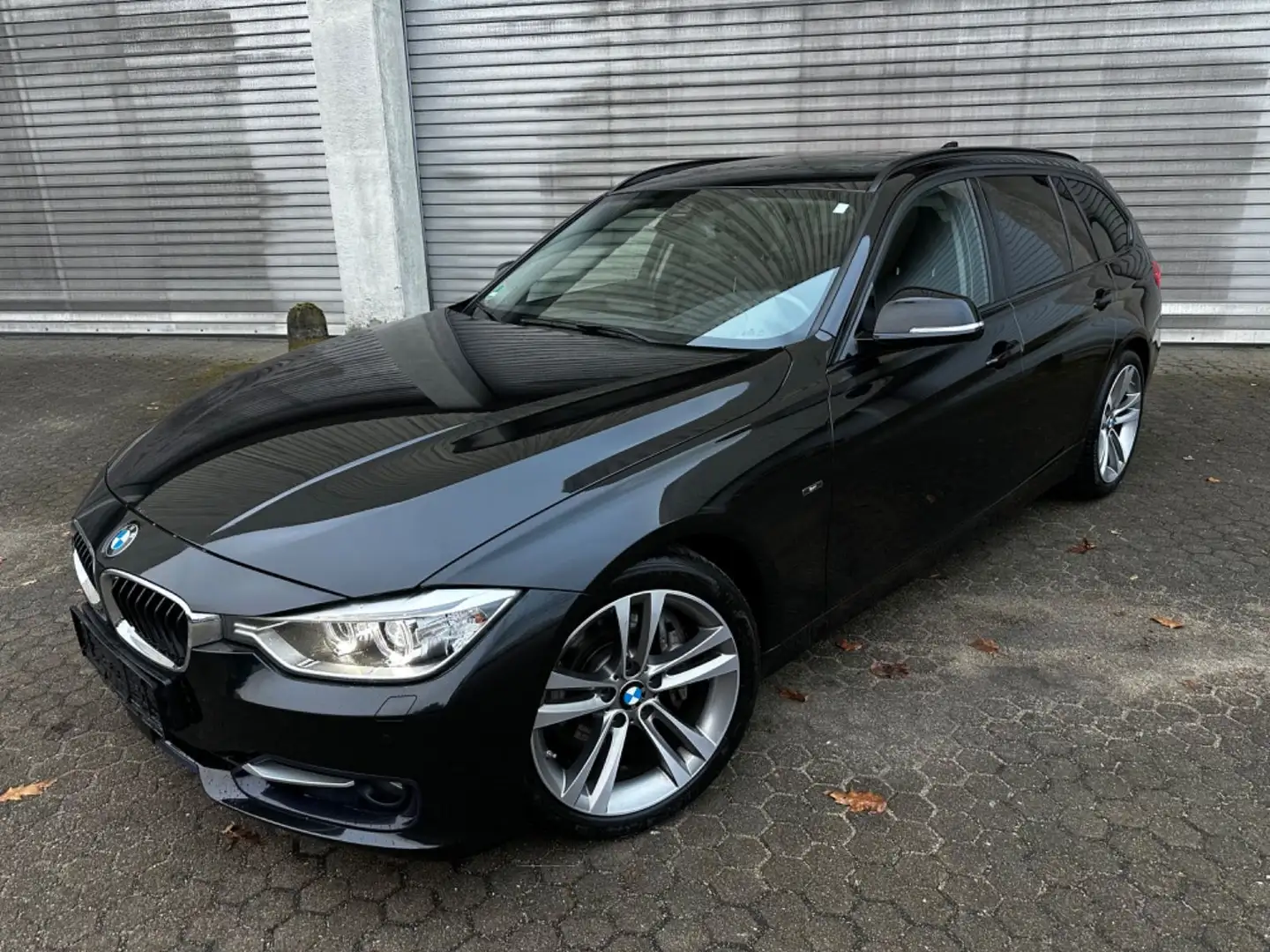 BMW 335 d xDrive Touring Sport*HUD*Pano*LED*PDC*Euro6 Schwarz - 1