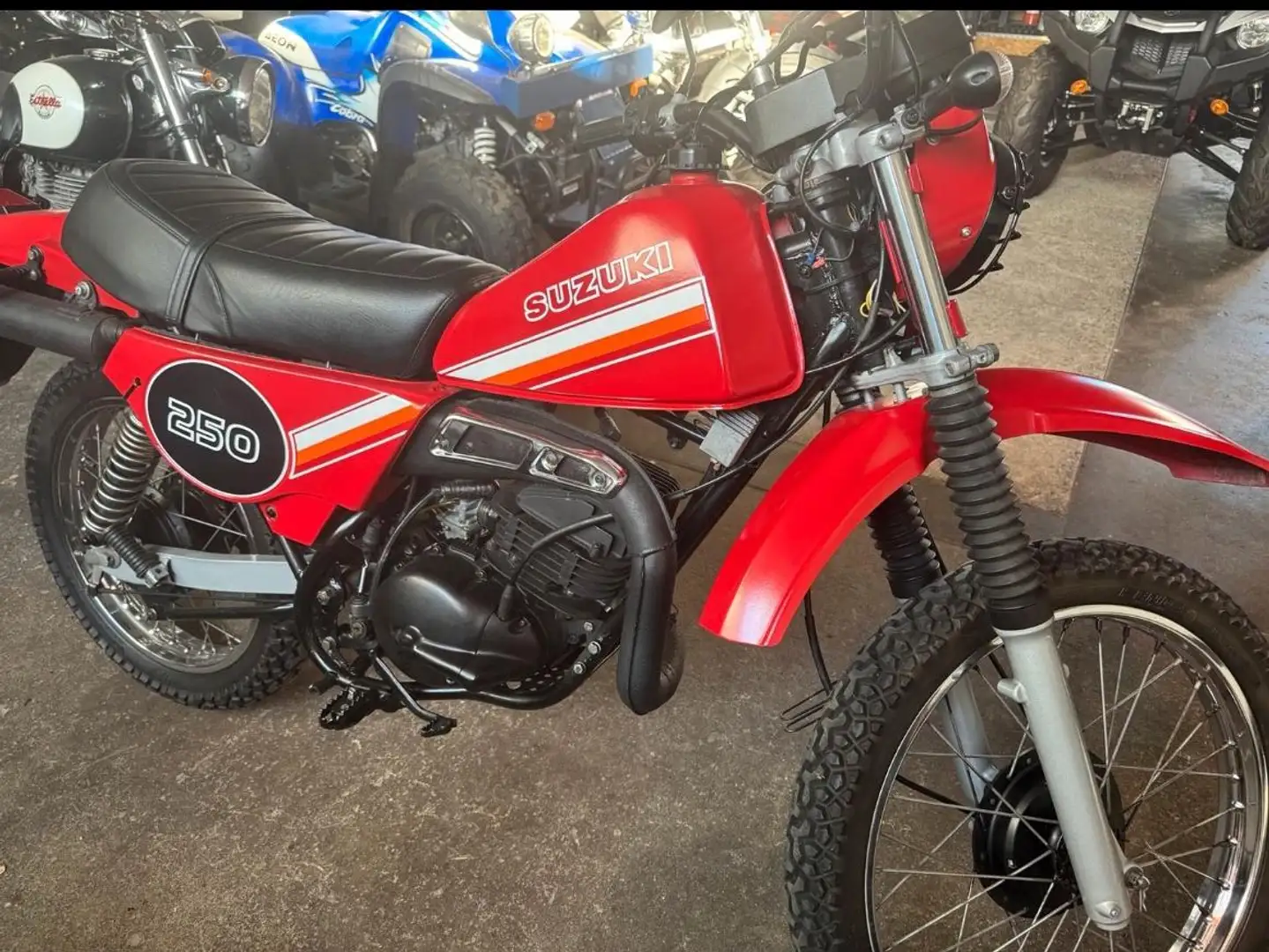 Suzuki TS 250 Rot - 1