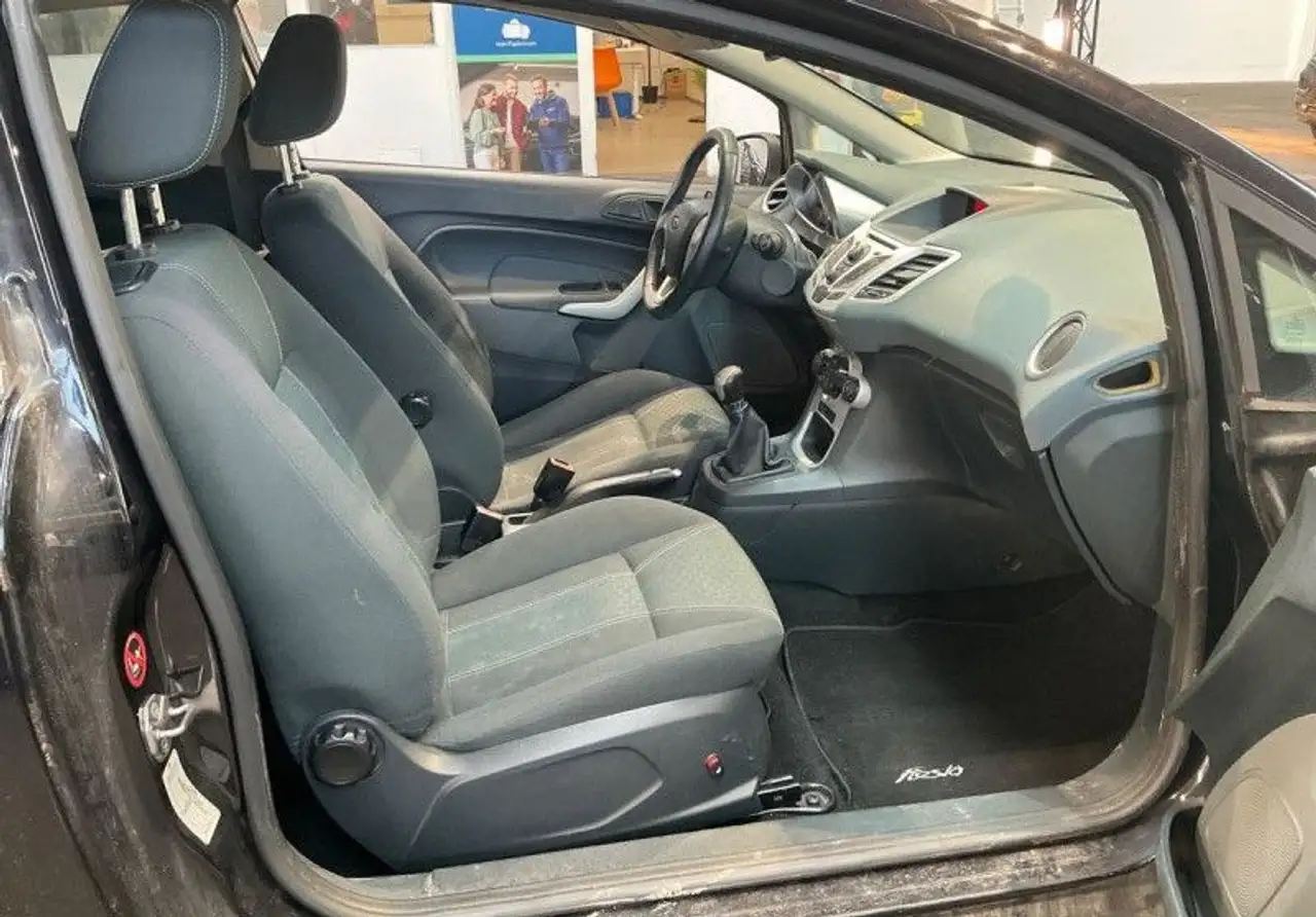 Ford Fiesta 3 portes — photo 5