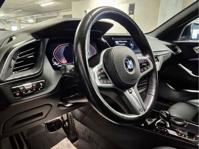 BMW 1 Series view 9