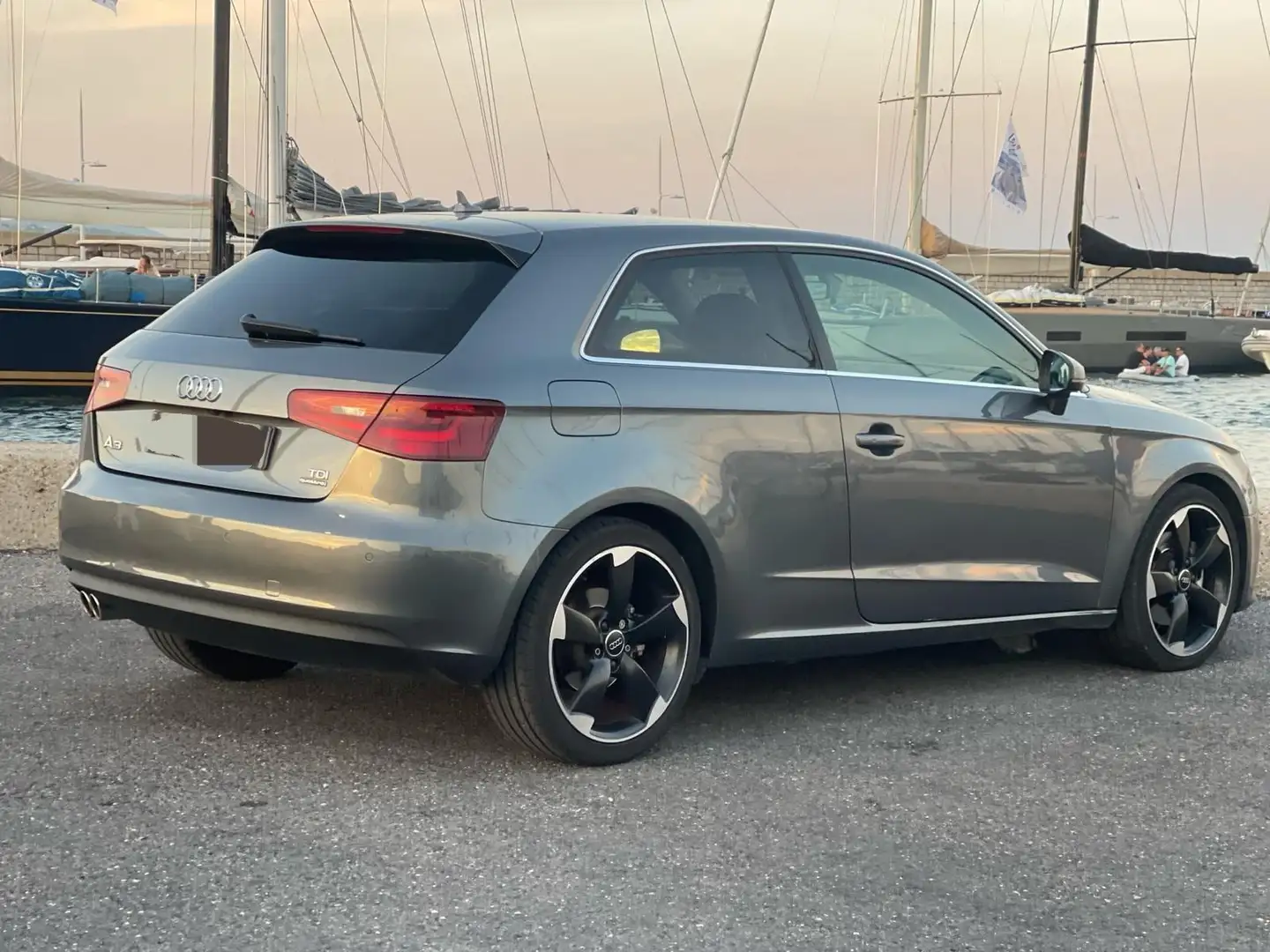 Audi A3 Sportback 2.0 tdi Design quattro 184cv s-tronic Gris - 1