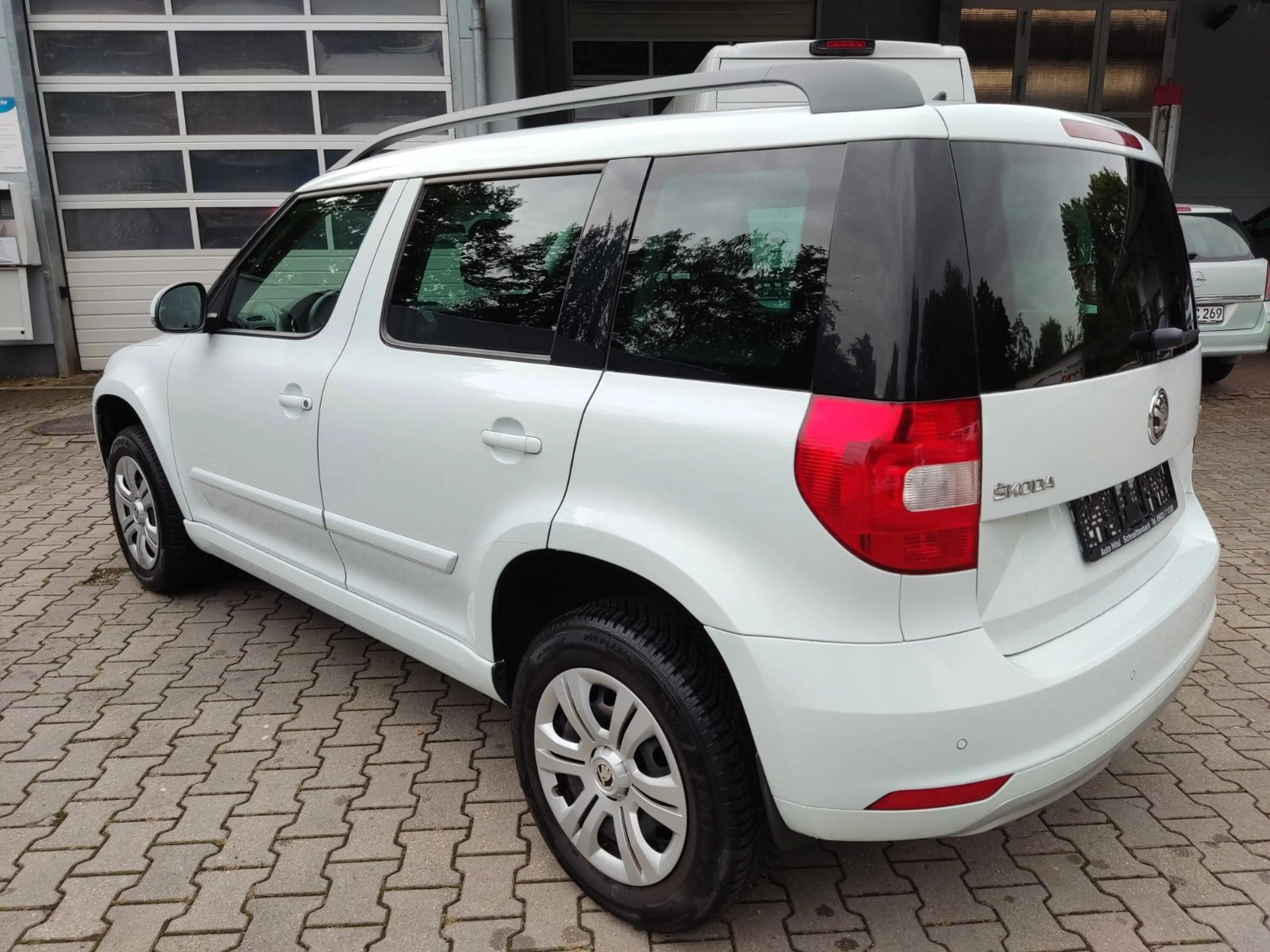 Skoda Yeti 1.2 TSI Cool Edition *AHK*1.HAND*SHZ* — photo 10