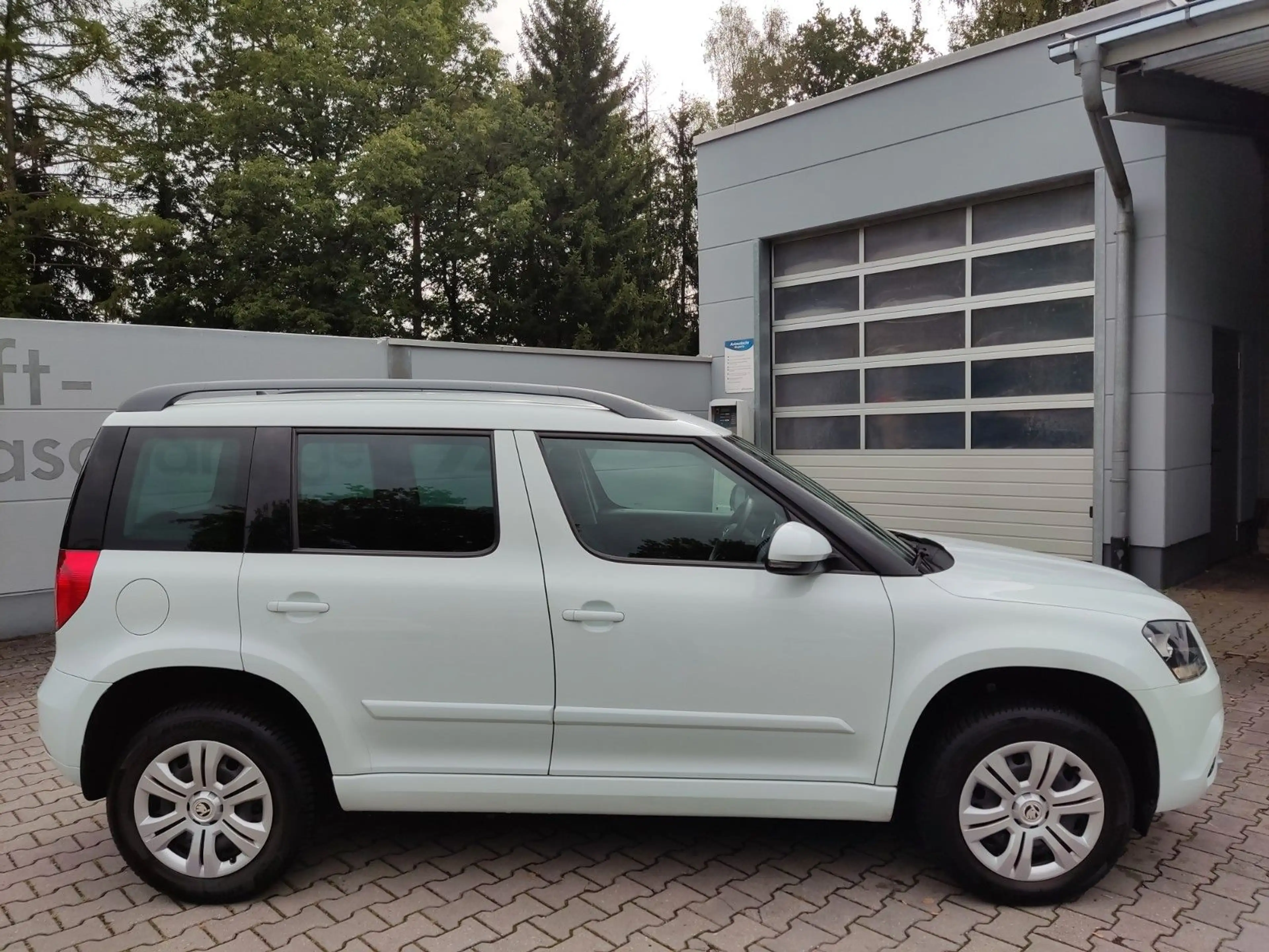 Skoda Yeti 1.2 TSI Cool Edition *AHK*1.HAND*SHZ* — photo 11