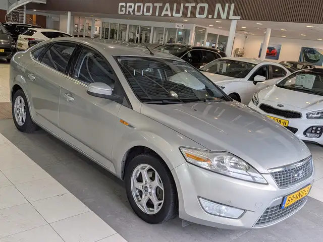 Ford Mondeo 2.0-16V Limited Airco, Cruise Control, Stuurbekrac