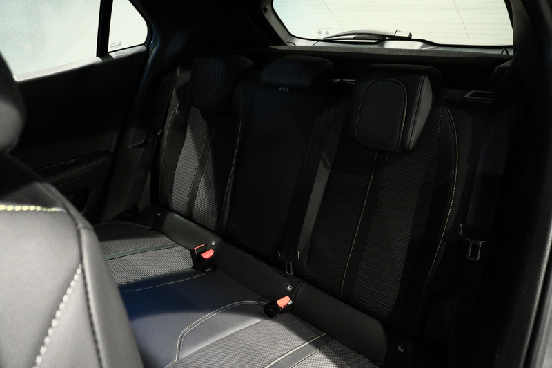 Peugeot e-2008 EV GT 54 kWh — photo 8