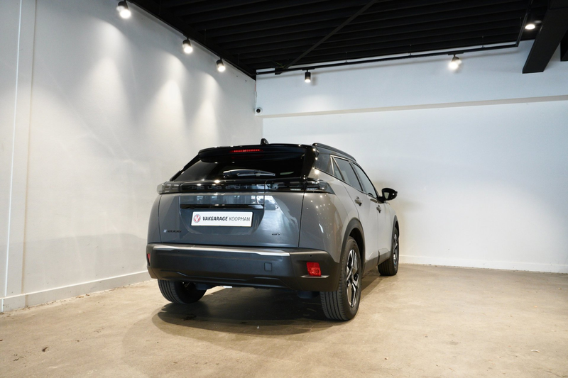 Peugeot e-2008 EV GT 54 kWh — photo 2