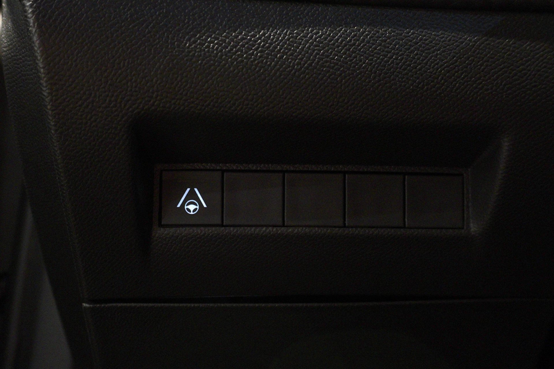 Peugeot e-2008 EV GT 54 kWh — photo 11