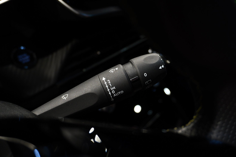 Peugeot e-2008 EV GT 54 kWh — photo 15