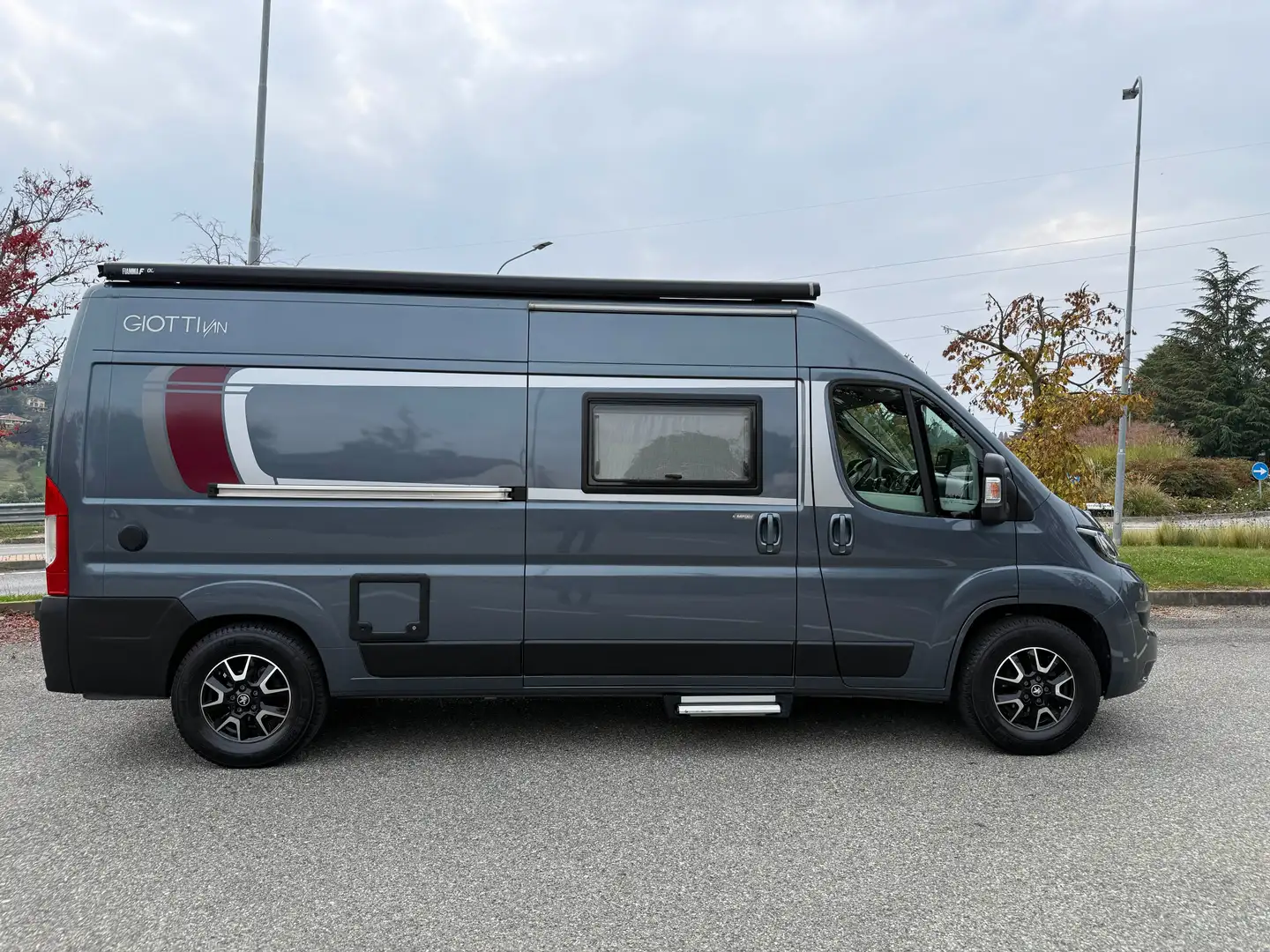 Peugeot Camper 60T Grau - 2