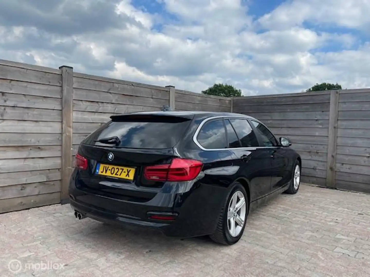 BMW 320 3-serie Touring 320i Centennial Executive Zwart - 2