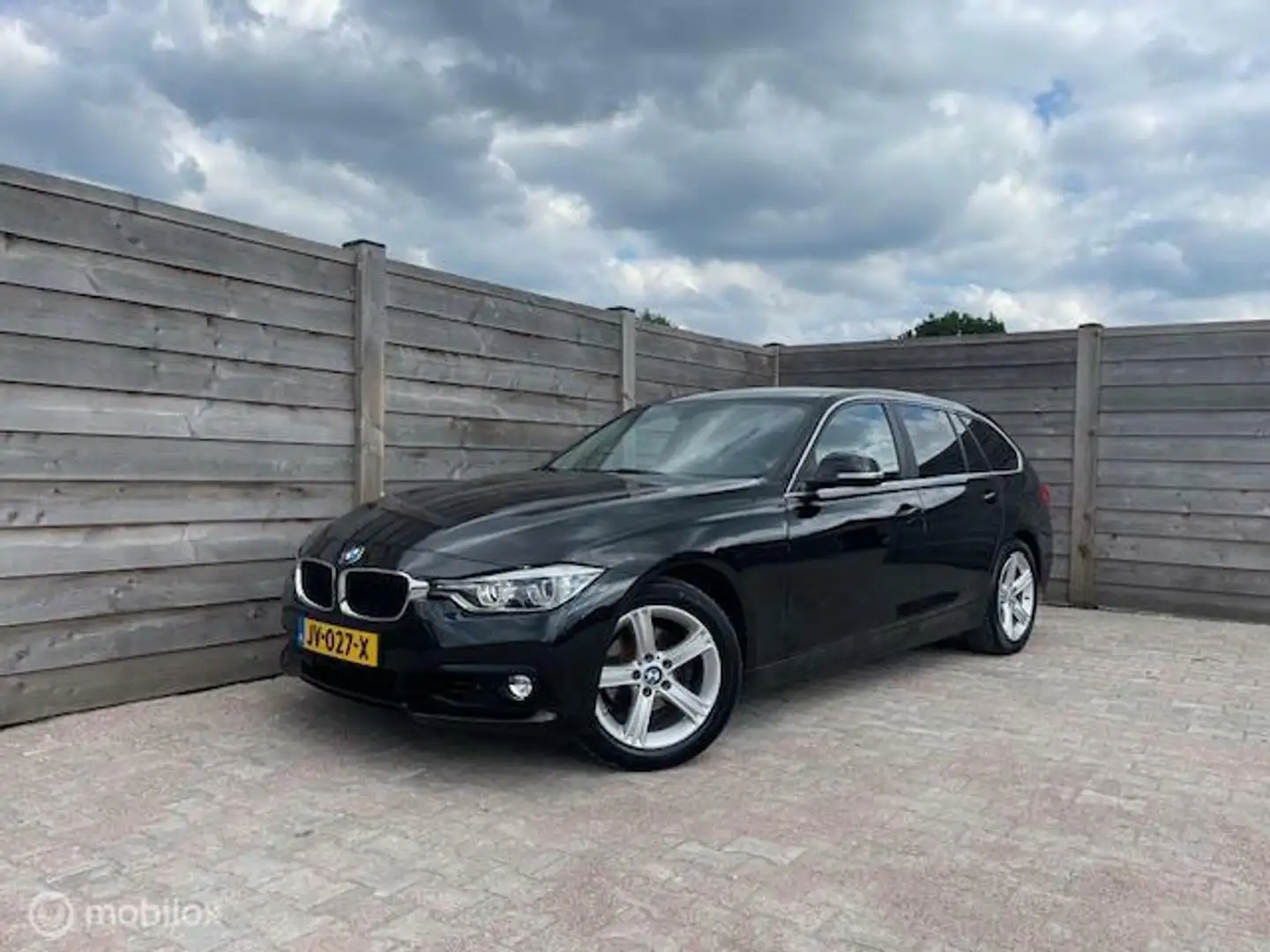 BMW 320 3-serie Touring 320i Centennial Executive Zwart - 1