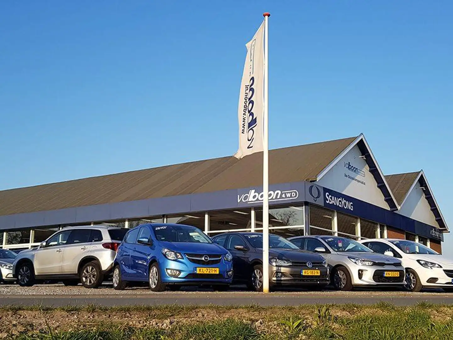 Toyota Corolla Cross 2.0 High Power Hybrid Active NL-auto | rijklaarpri Zwart - 2