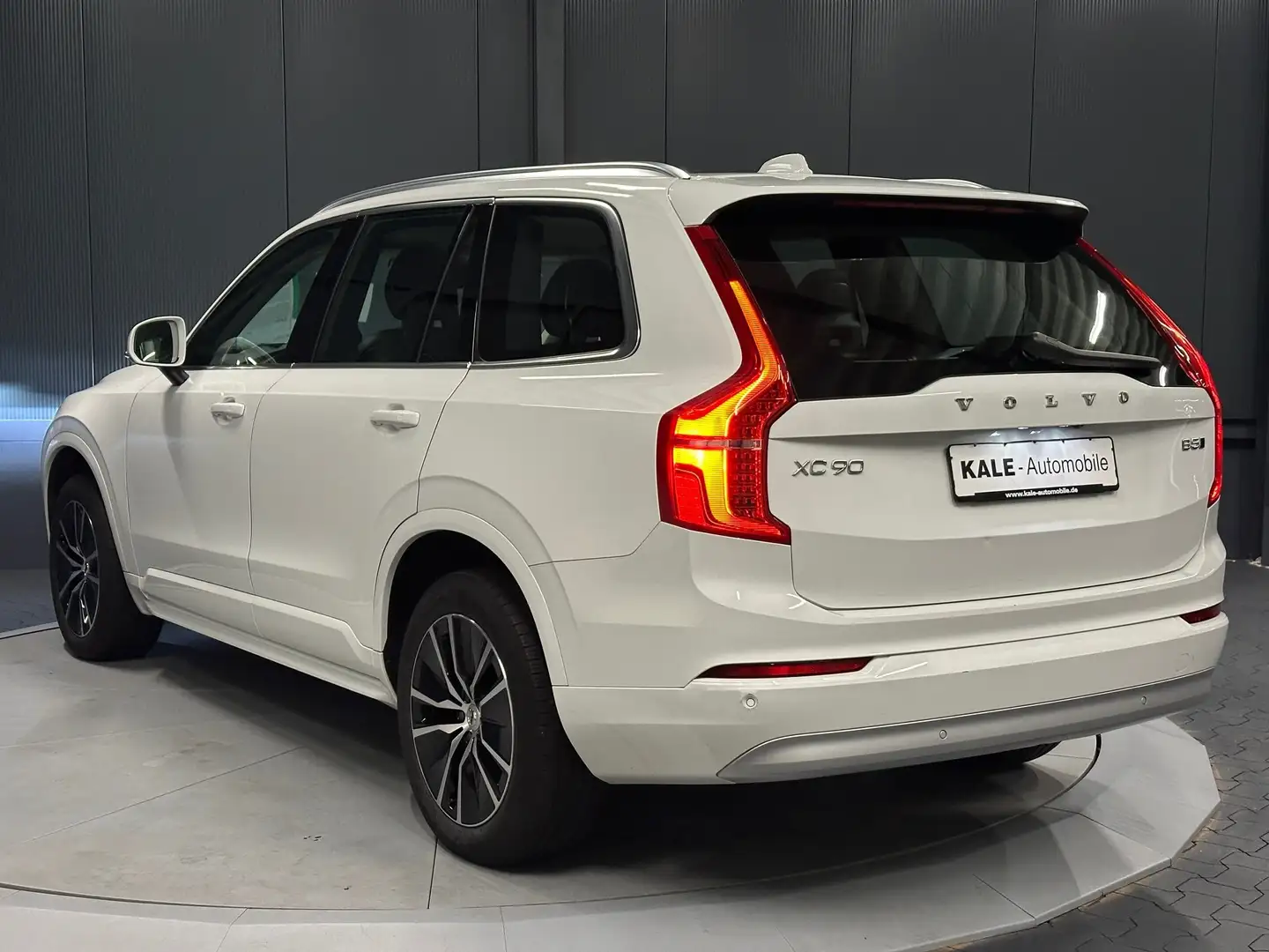 Volvo XC90 Momentum Pro AWD *19Zoll*AHK*LEDER*KAMERA*1.HAND* Bílá - 2