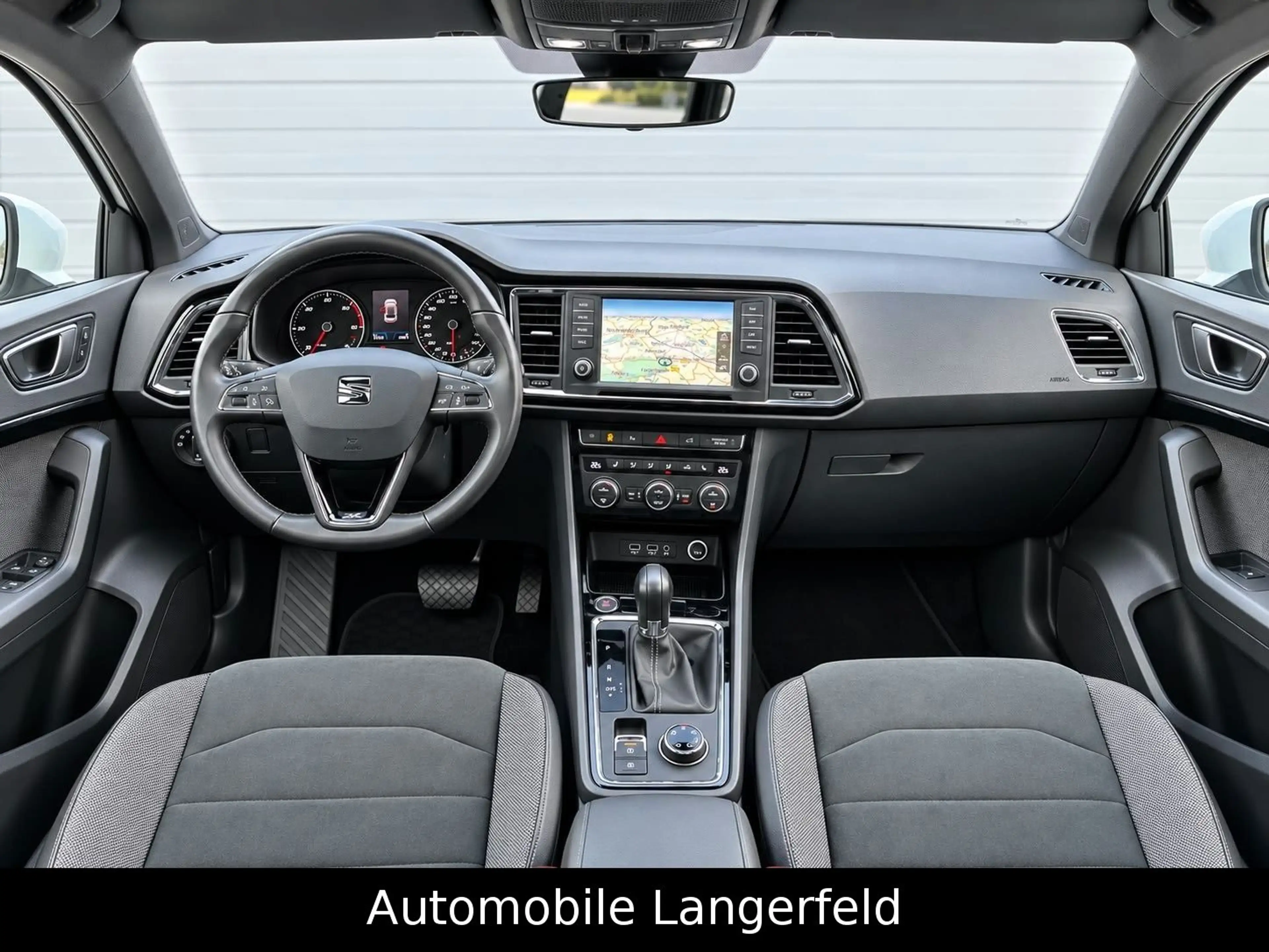 SEAT Ateca Xcellence 4Drive DSG PANO NAVI SHZ 360° — photo 4