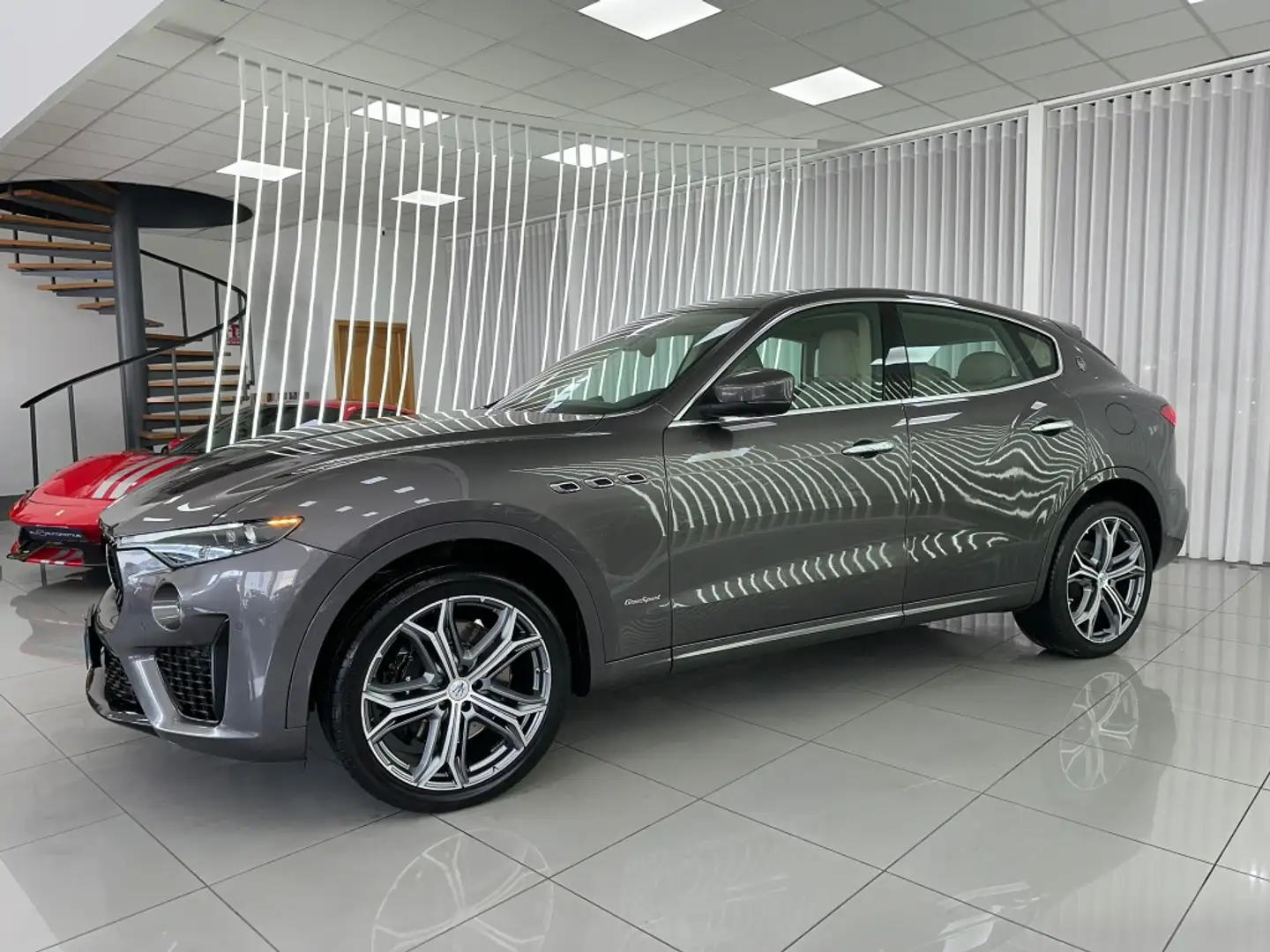 Maserati Levante 350 GranSport Aut. Gris - 2