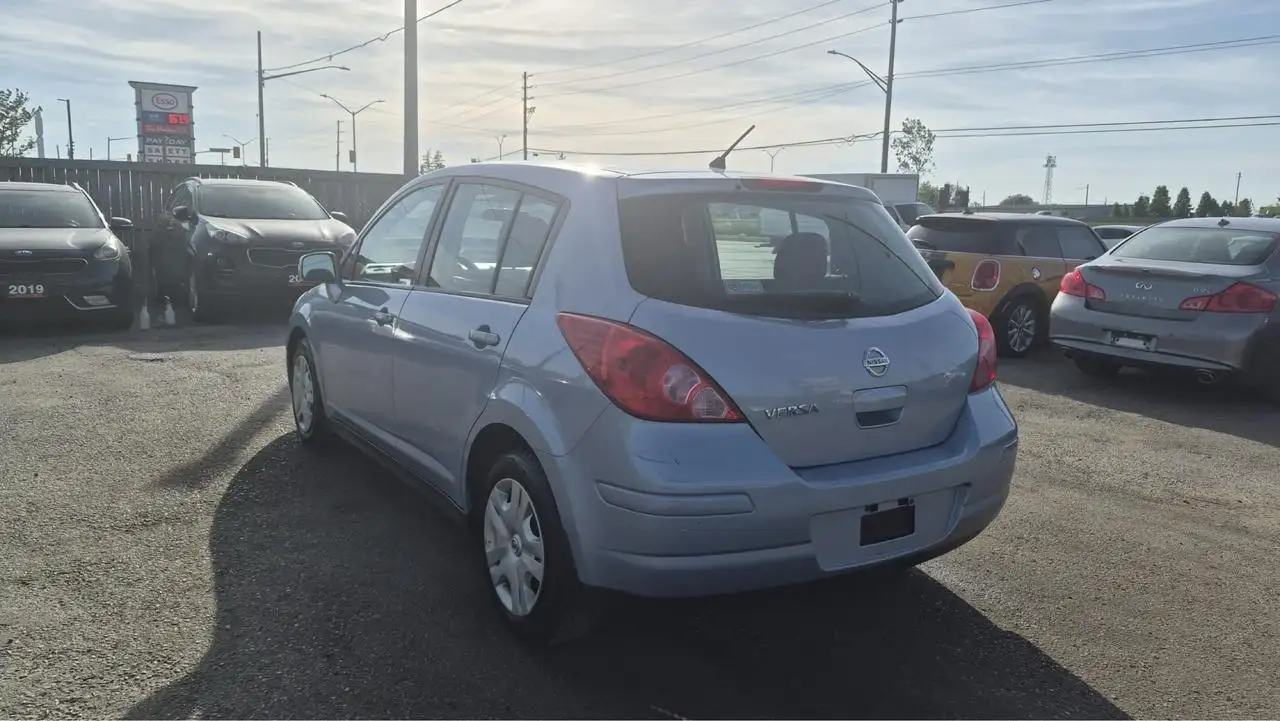 Nissan Versa fotografie Nissan Versa