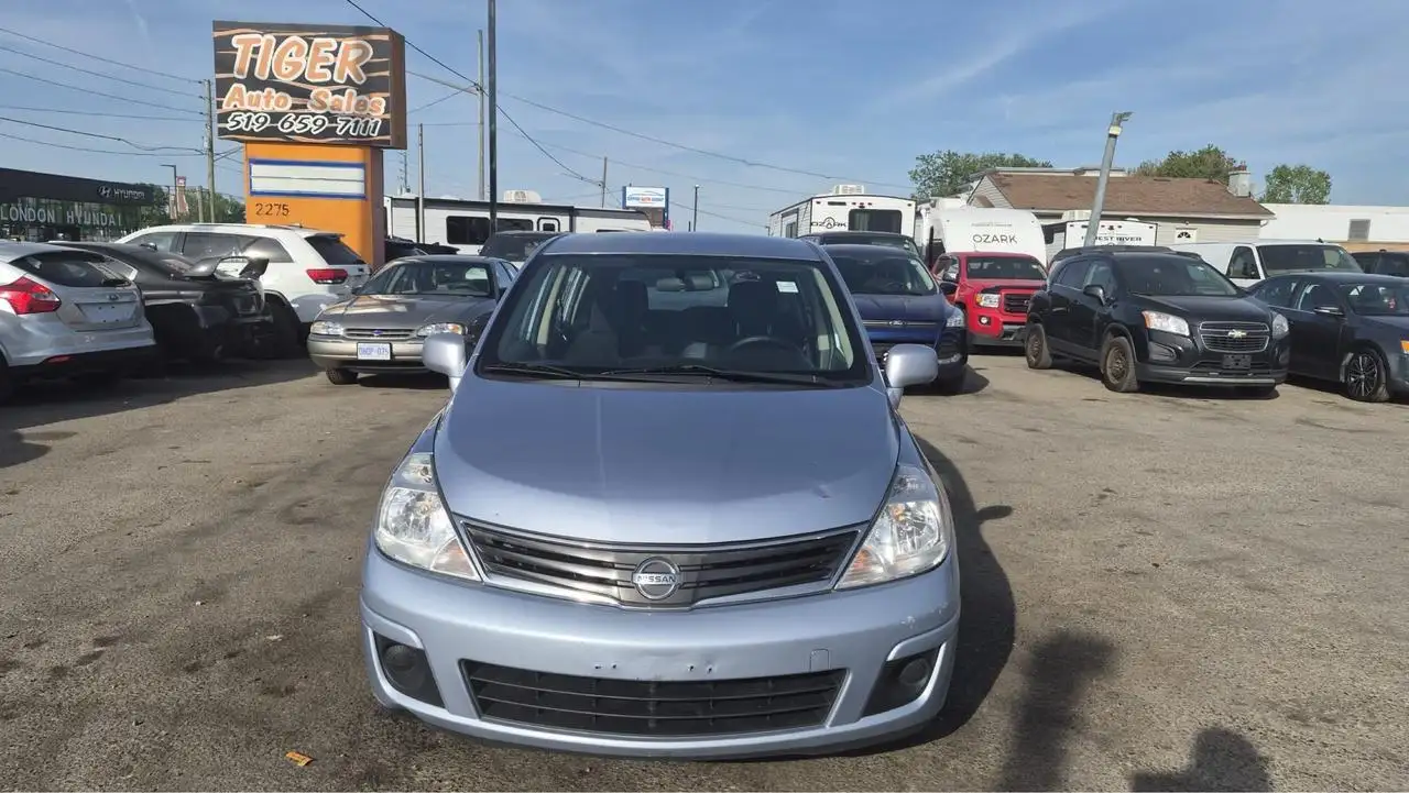 Nissan Versa fotografie Nissan Versa