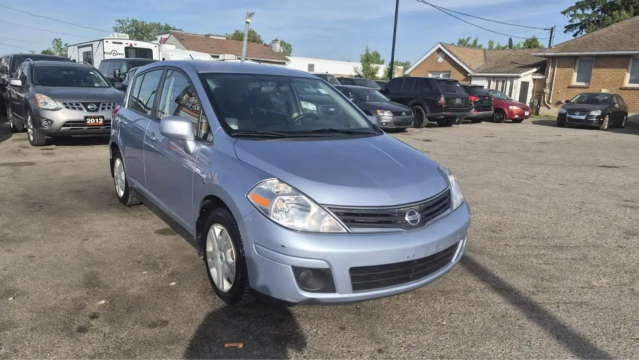 Nissan Versa fotografie Nissan Versa