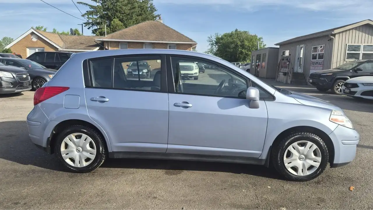 Nissan Versa fotografie Nissan Versa