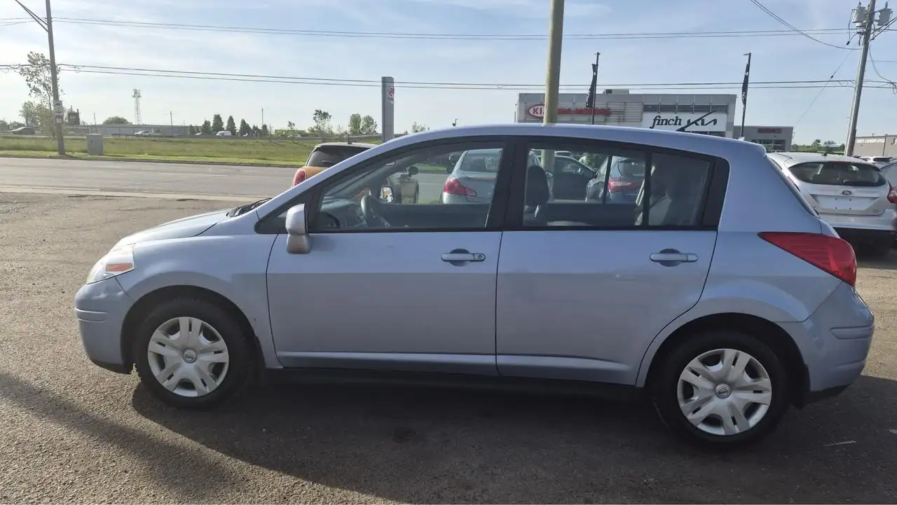 Nissan Versa fotografie Nissan Versa