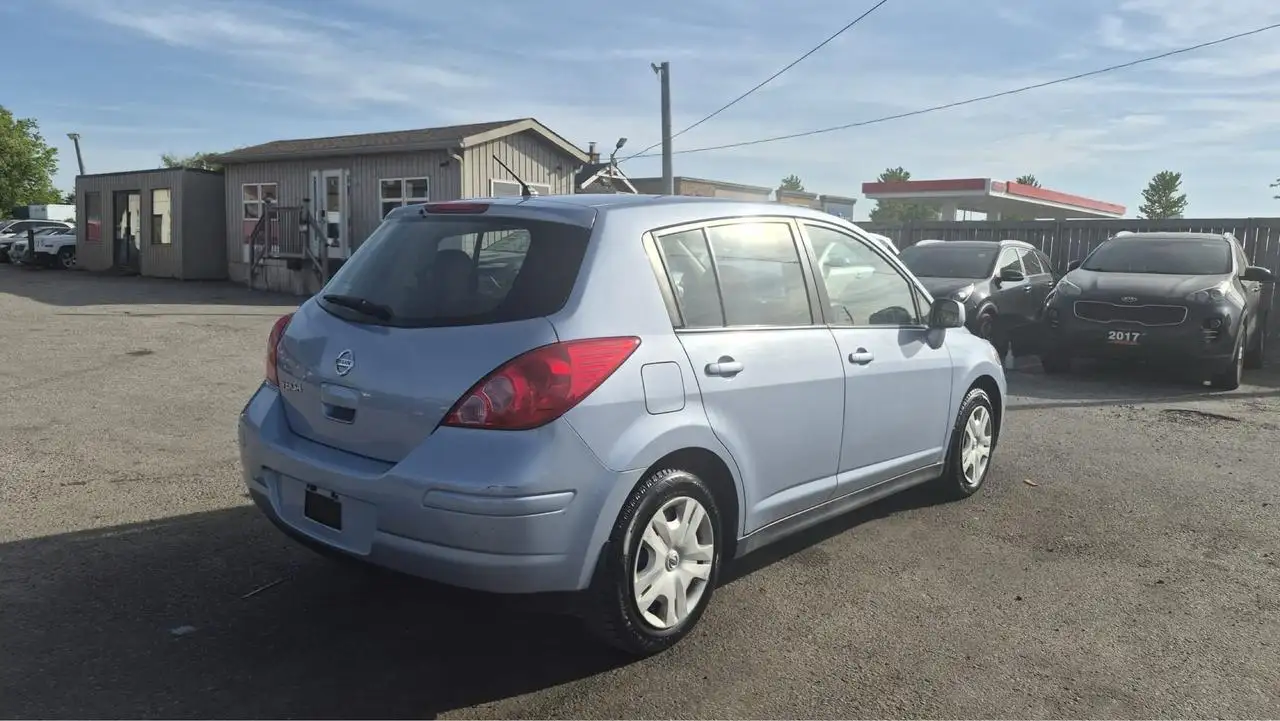 Nissan Versa fotografie Nissan Versa