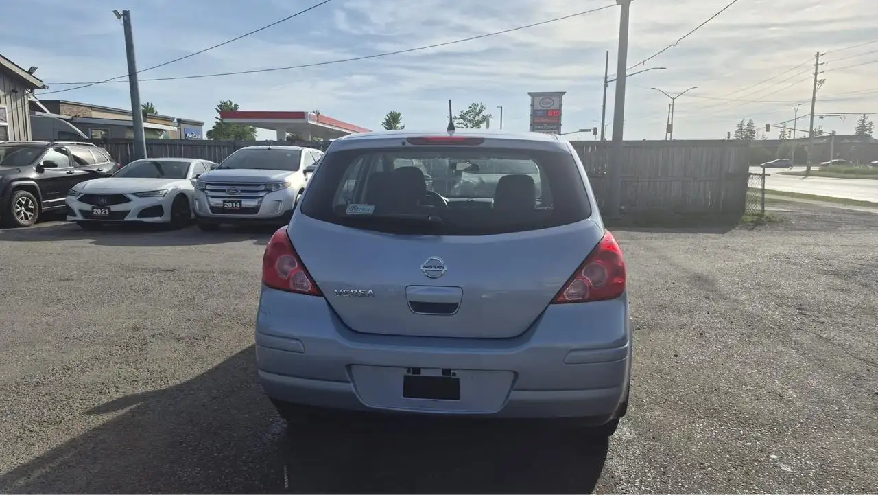 Nissan Versa fotografie Nissan Versa