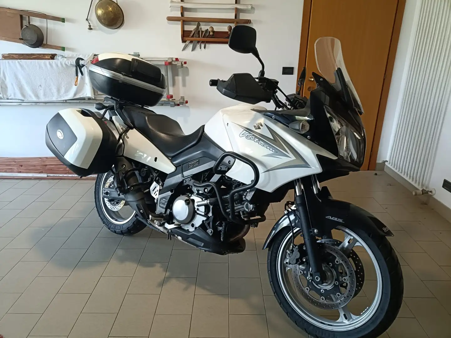 Suzuki V-Strom 650 DL650A Blanco - 1