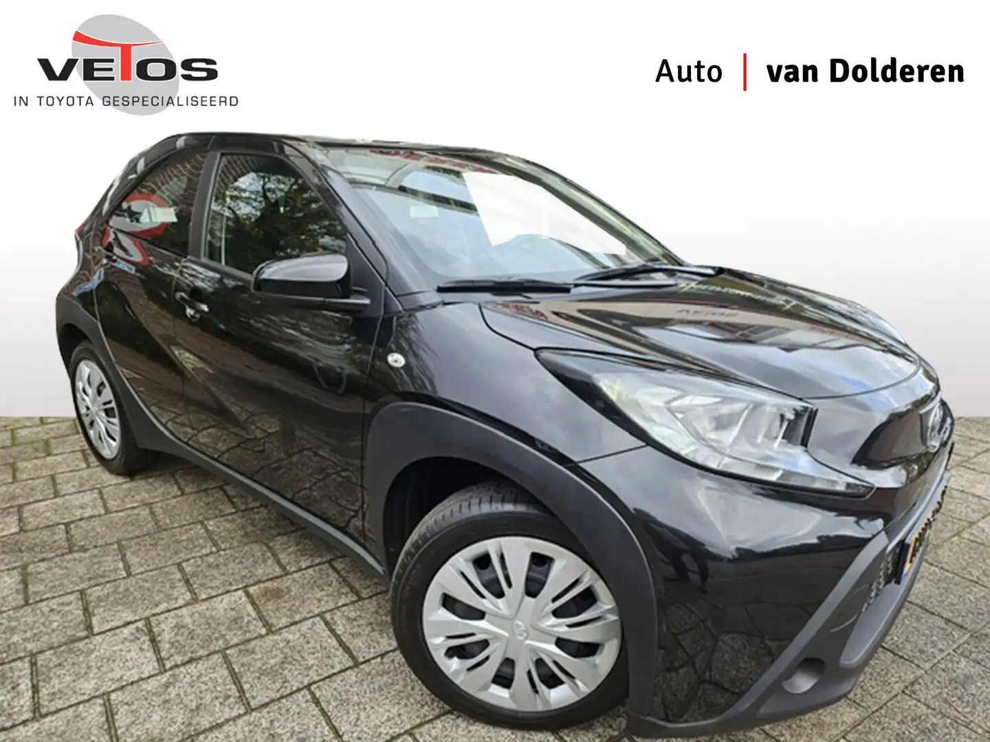 Toyota Aygo X 1.0 VVT-i S-CVT Play Automaat Zwart - 1
