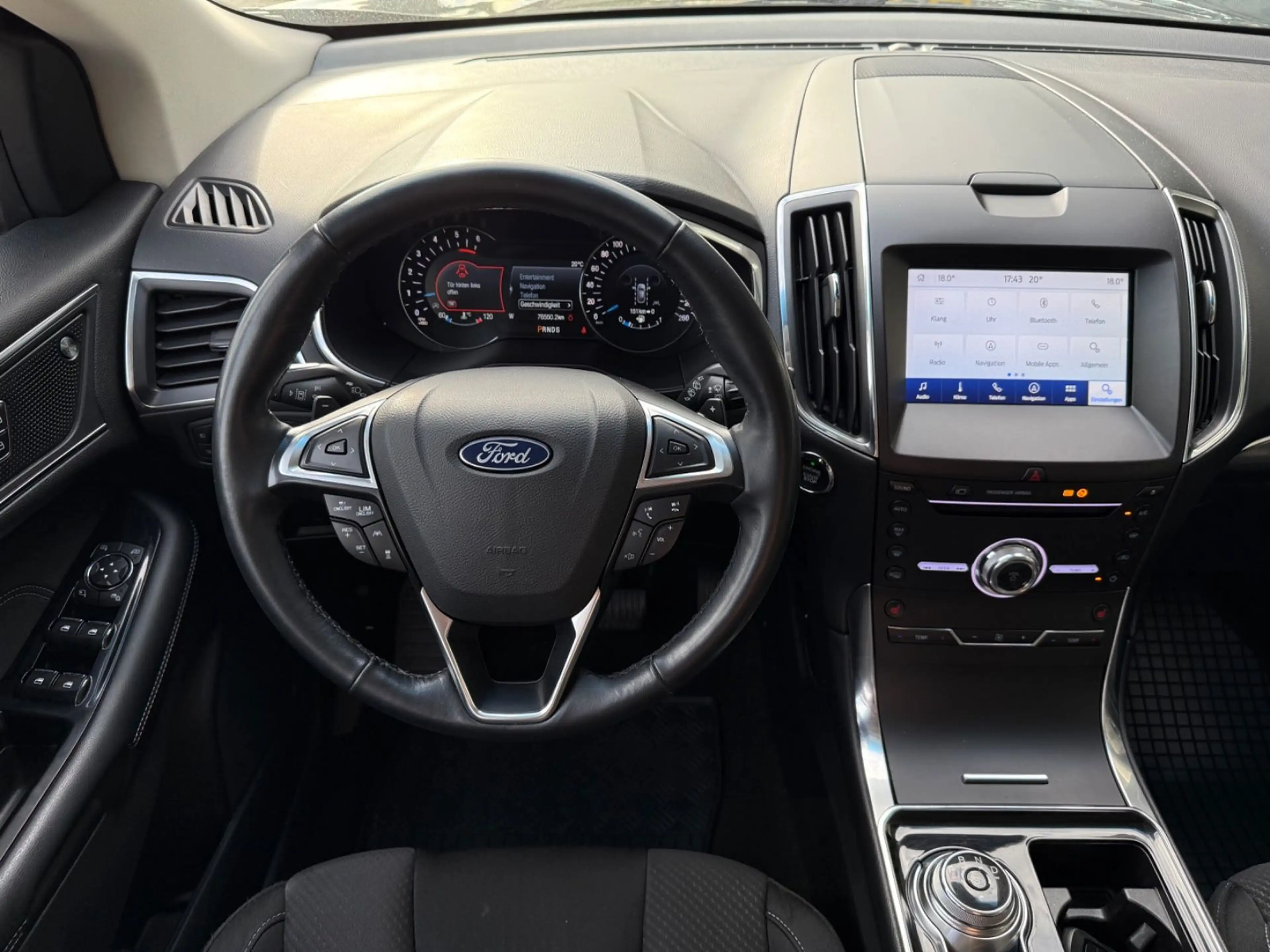 Ford Edge Titanium 4x4 — photo 11