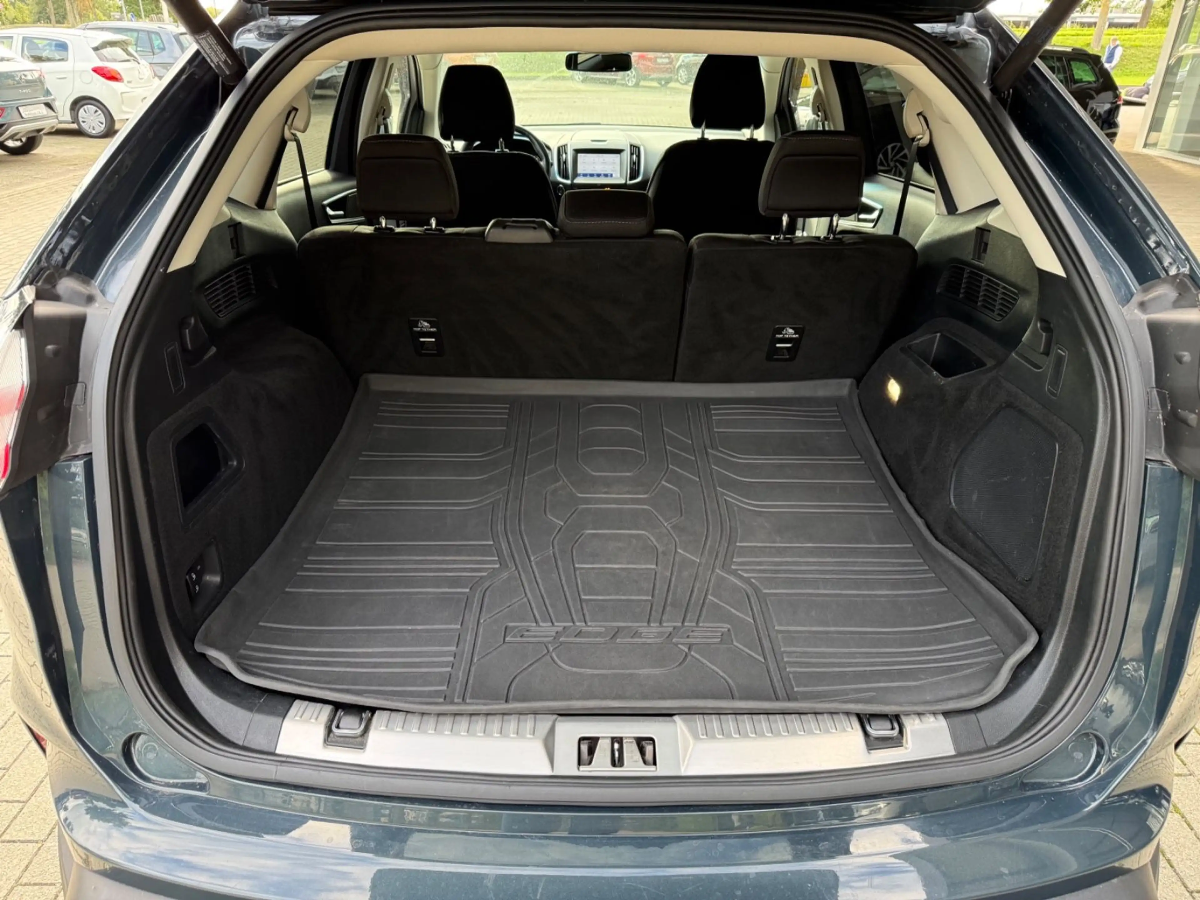 Ford Edge Titanium 4x4 — photo 9