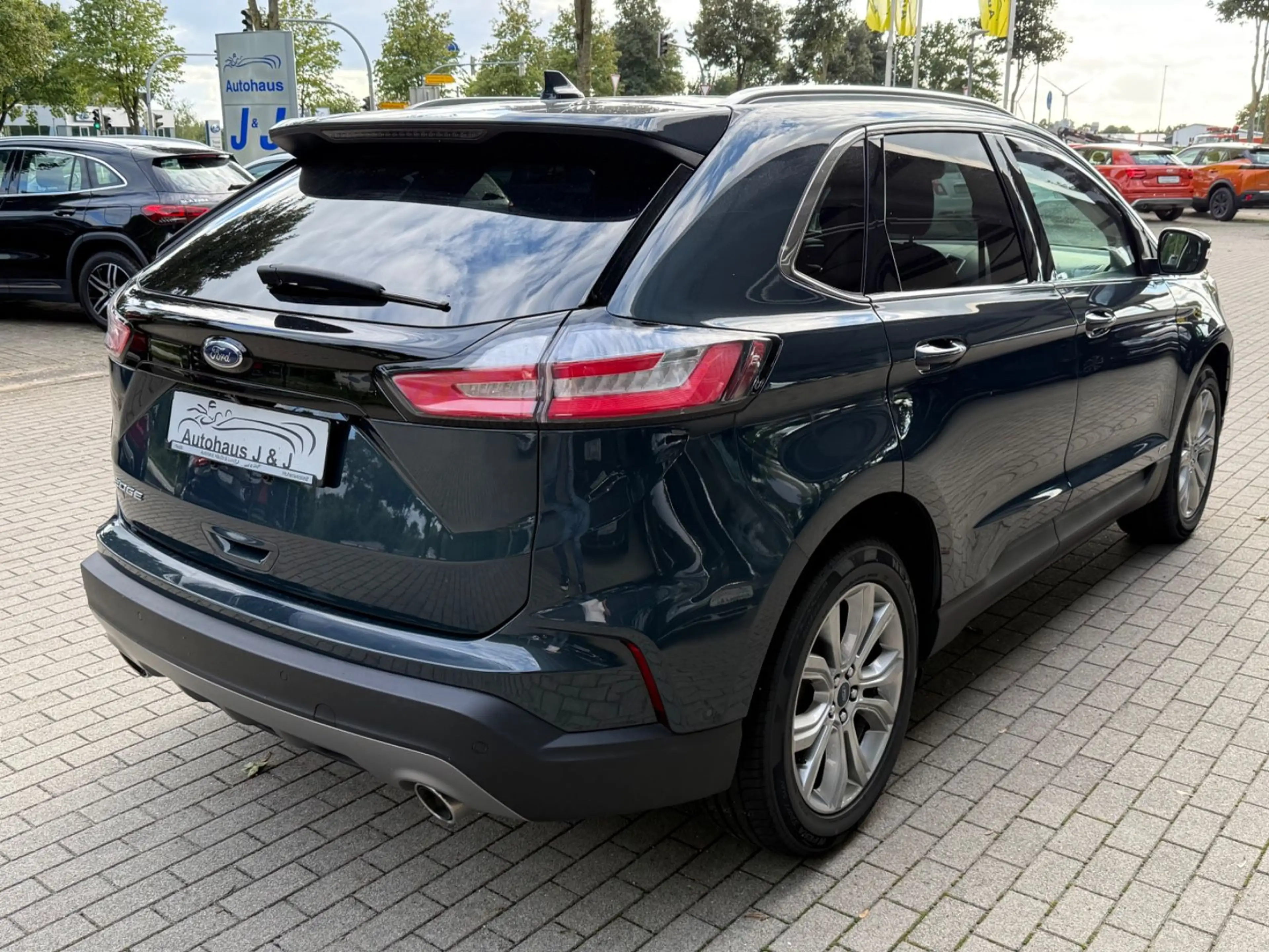 Ford Edge Titanium 4x4 — photo 3