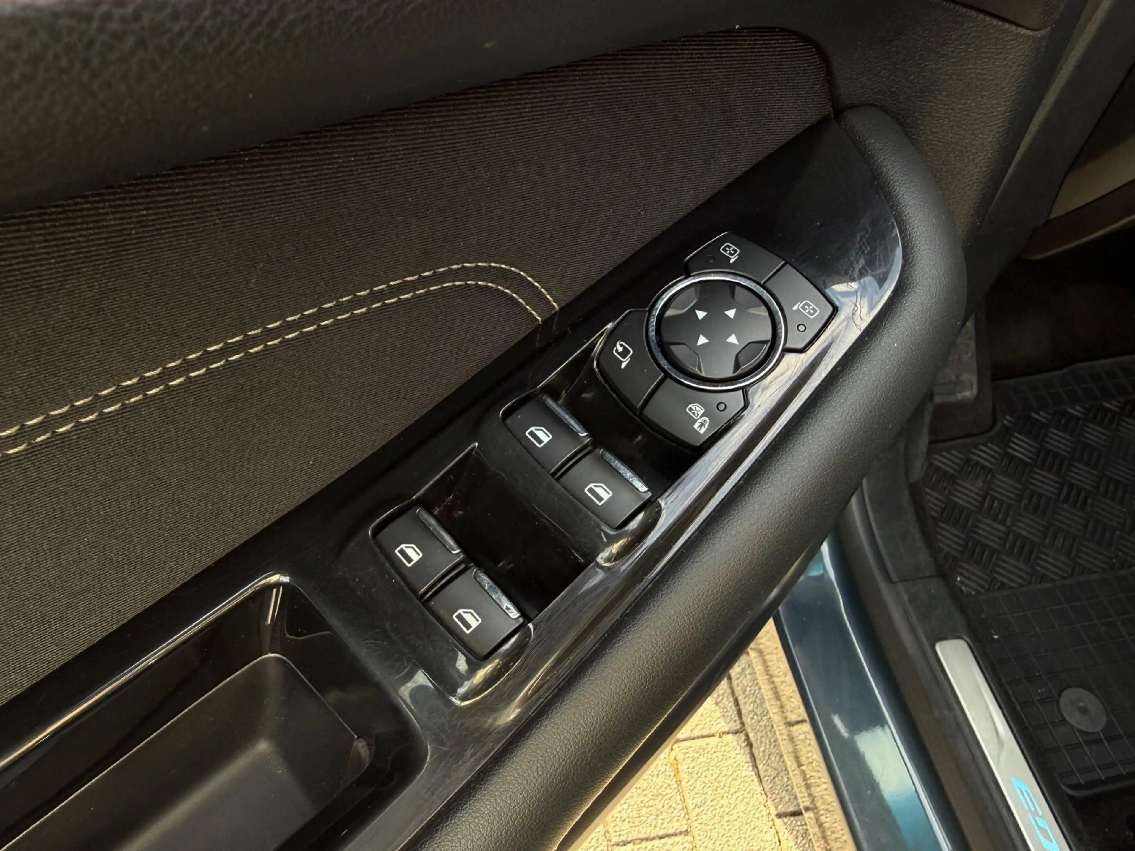 Ford Edge Titanium 4x4 — photo 13