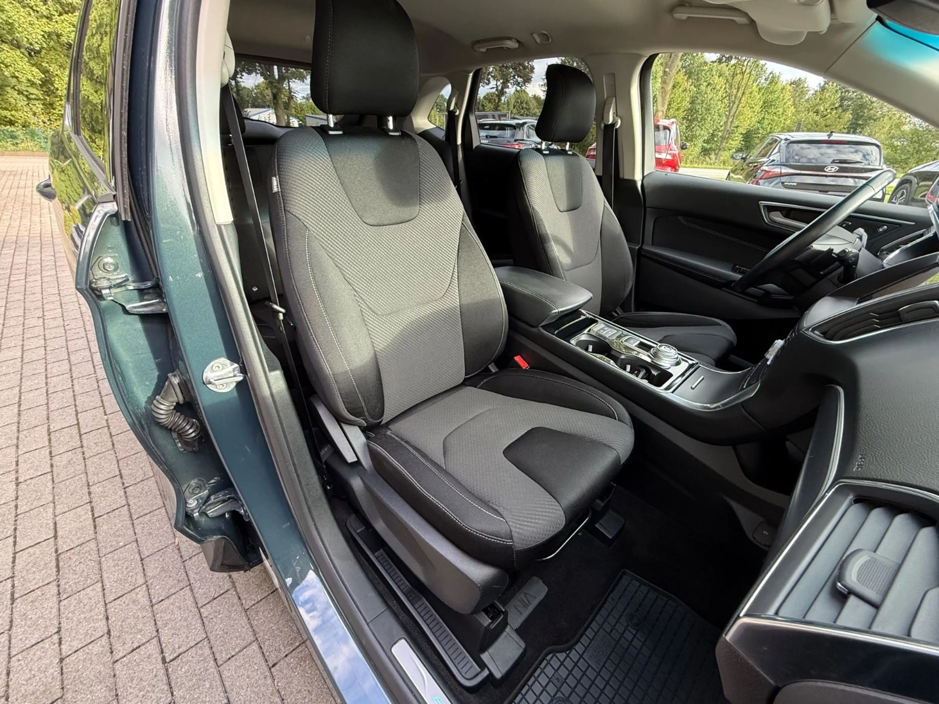 Ford Edge Titanium 4x4 — photo 10
