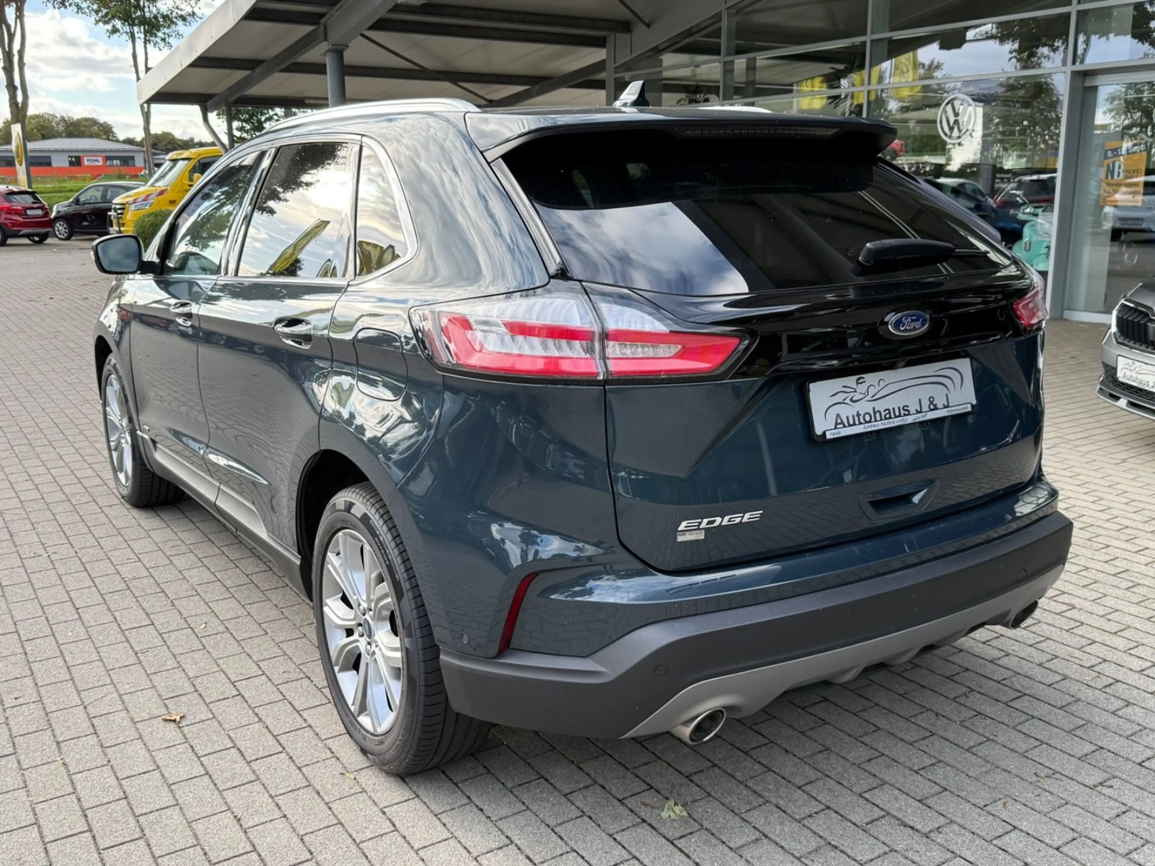Ford Edge Titanium 4x4 — photo 2