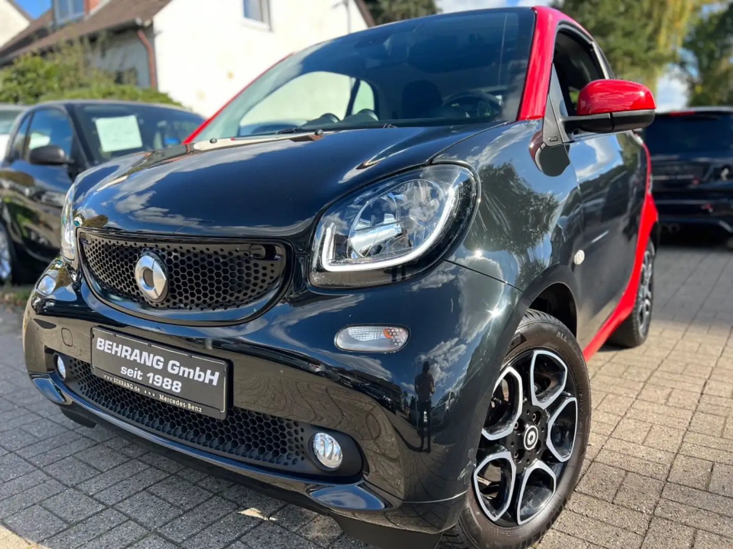 smart forTwo *PANORAMA*PASSION*NAVI*KLIMA* Schwarz - 1