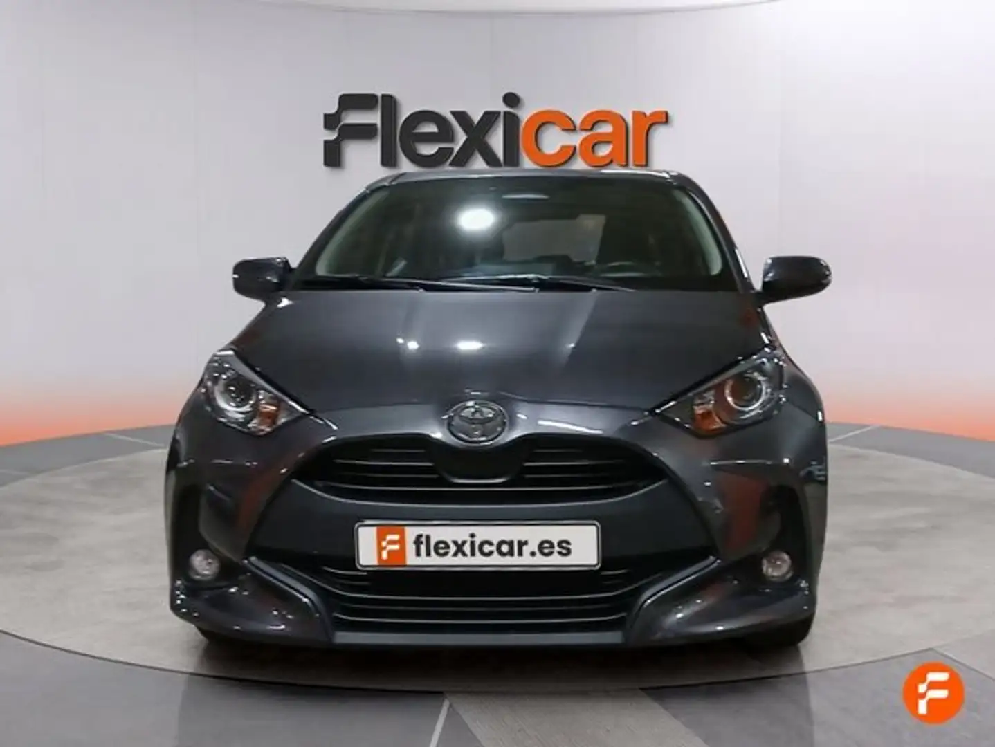 Toyota Yaris 120H 1.5 Business Plus Gris - 2