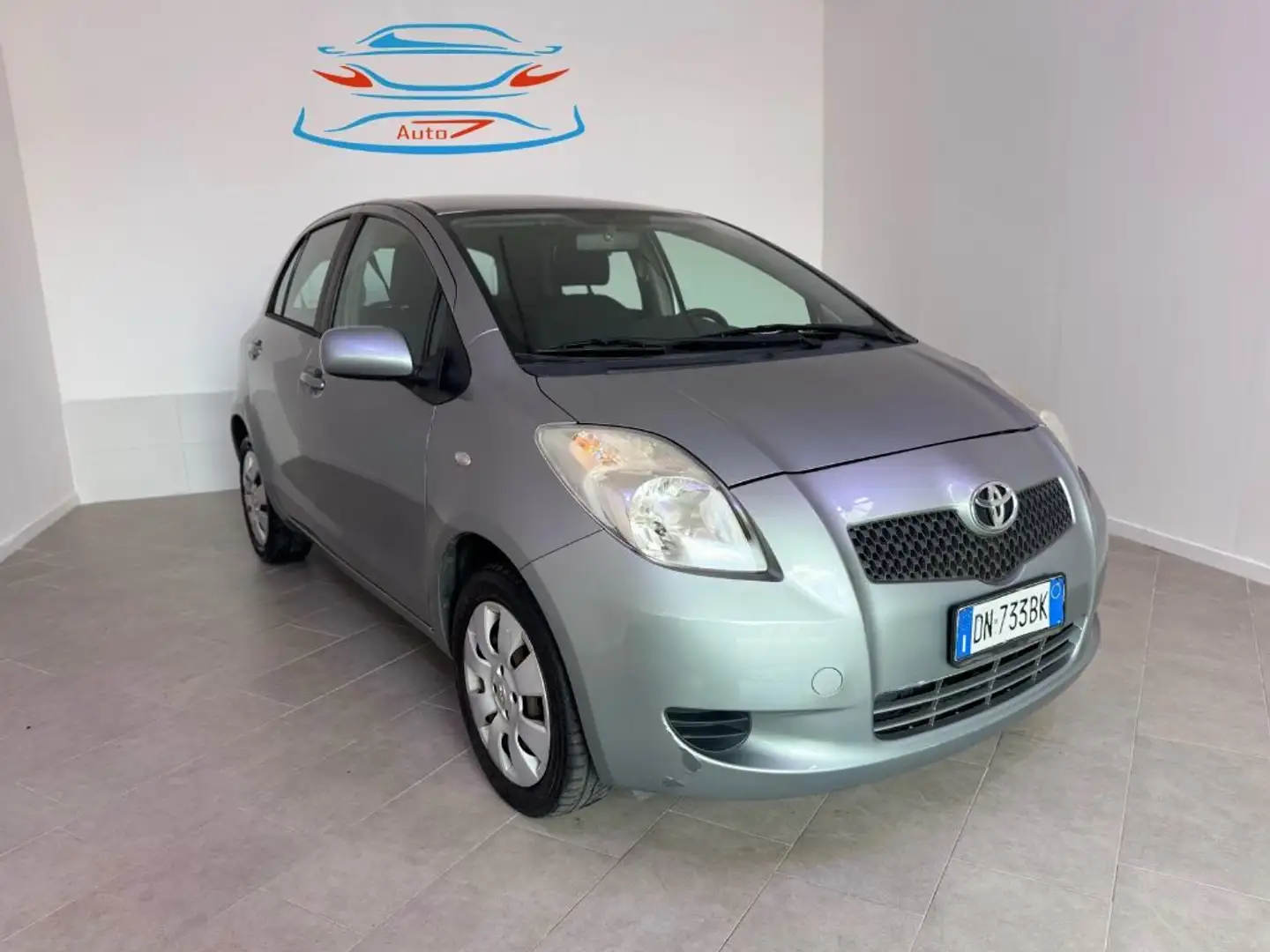 Toyota Yaris 1.0 5 porte Sol Grigio - 1