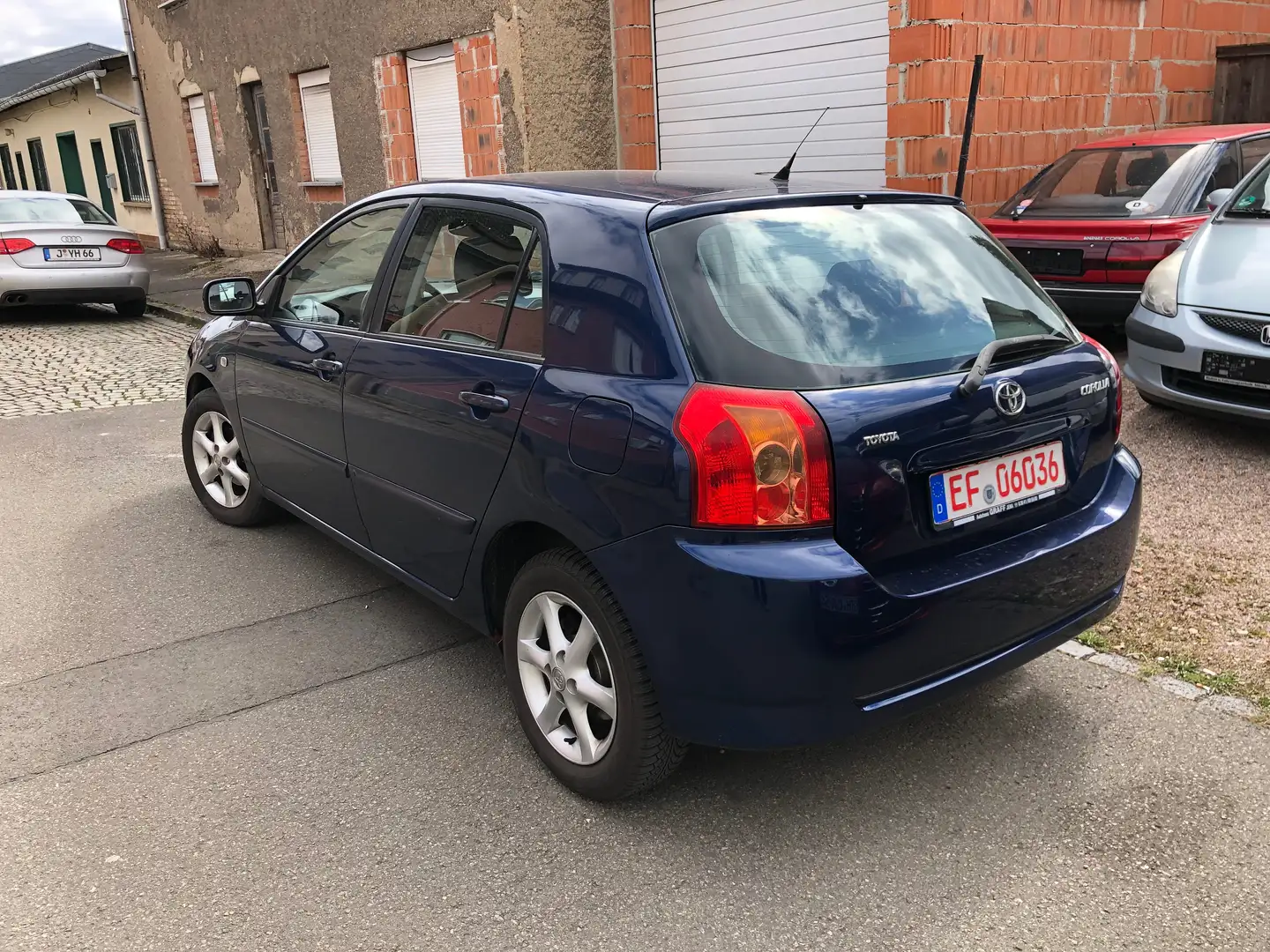Toyota Corolla Corolla 5-Türer 1.4 VVT-i Sol / Klimaautomatik Blau - 2