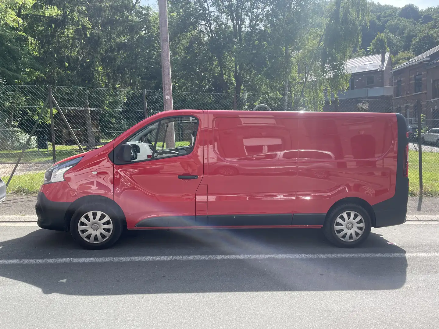 Renault Trafic Trafic 2.0 dCi 29 L2H1 Confort Červená - 1