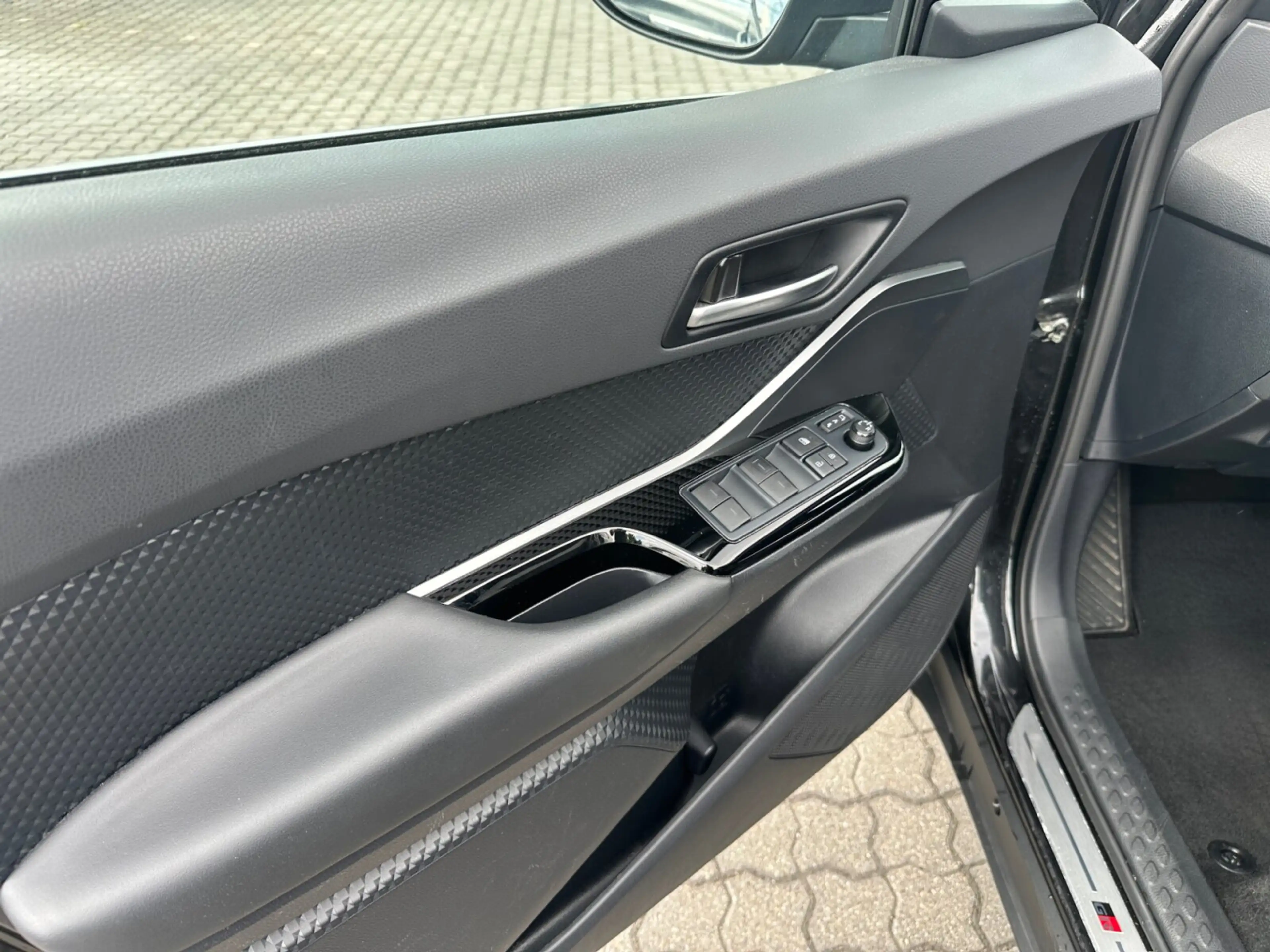 Toyota C-HR+ C-HR 2.0 Hybrid GR Black Edition Navigation Navi — photo 16