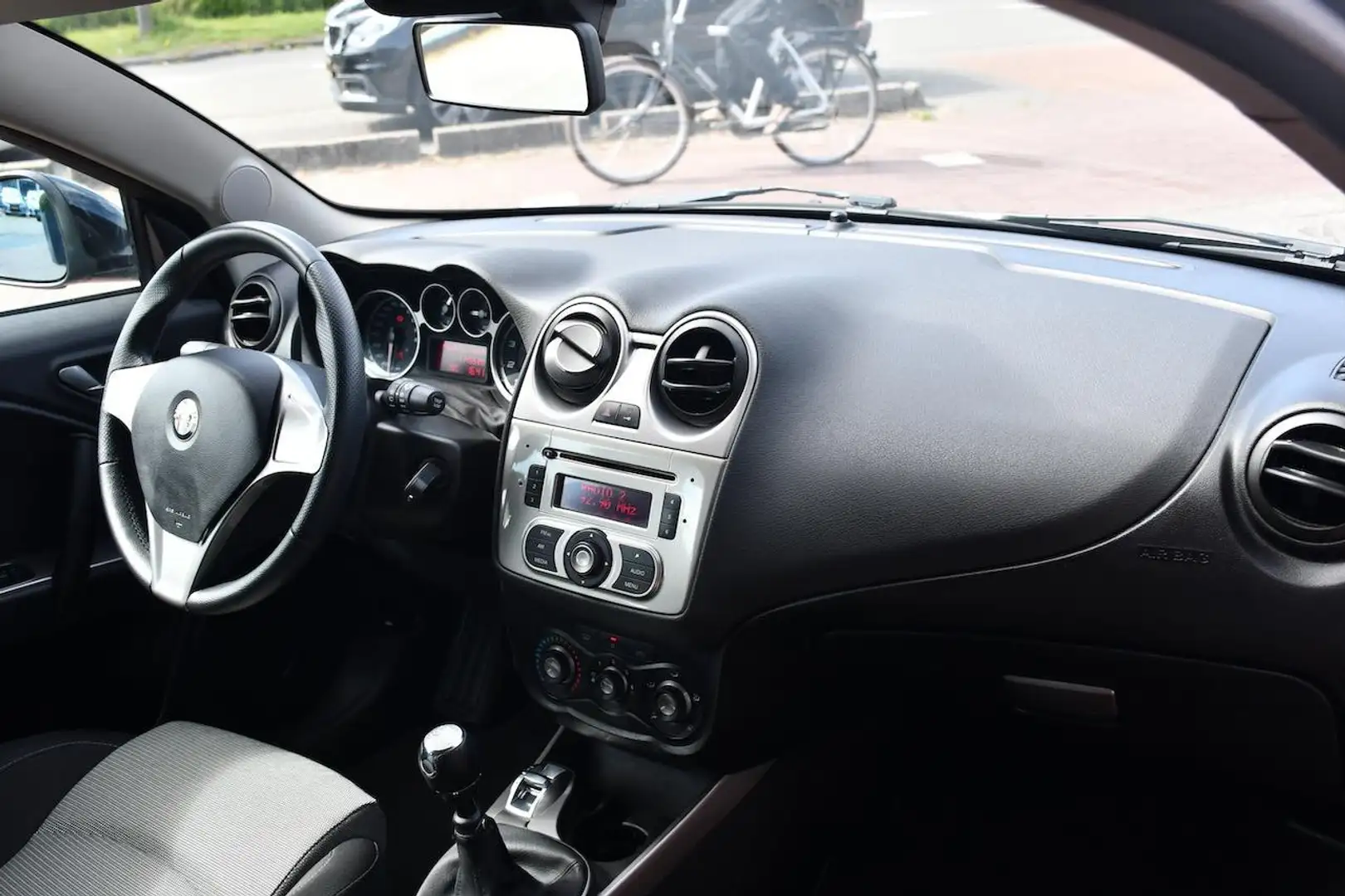 Alfa Romeo MiTo 1.4 Progression Airco|Elektrisch pak|DealerOH Zwart - 2