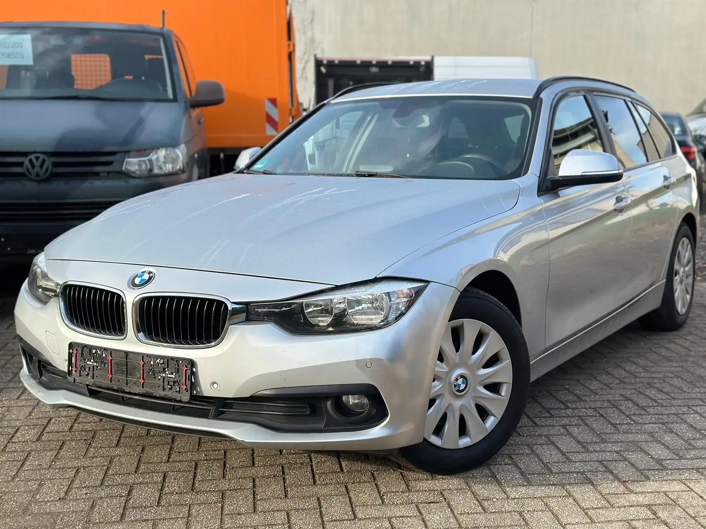 BMW 318 d Touring Aut. Navi PDC Klimaaut. SHZ PDC Silber - 2